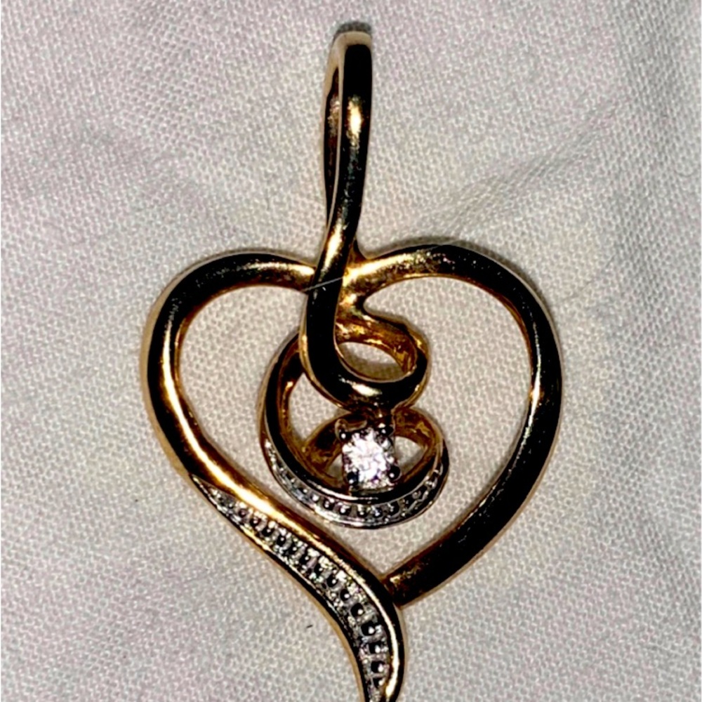 10K GOLD DIAMOND PENDANT